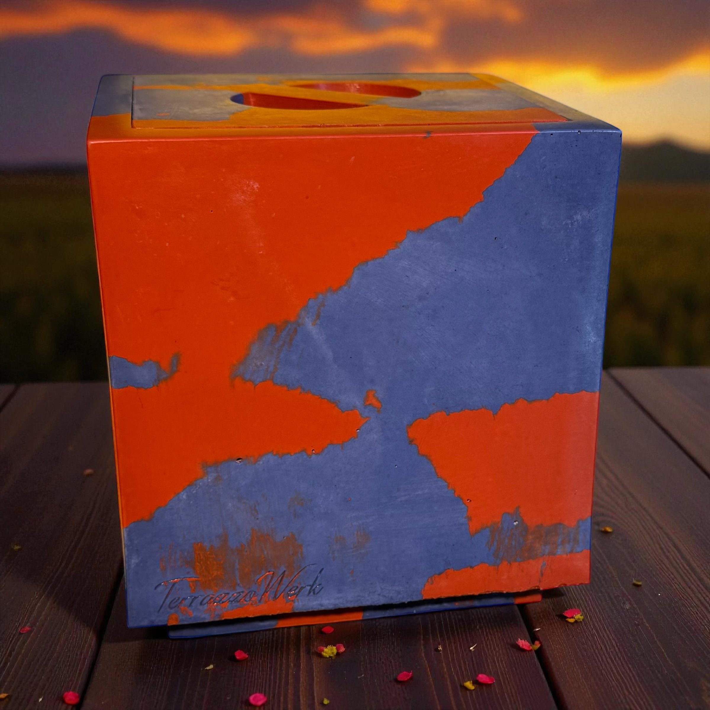 Sichtbeton-Würfel „FireCube“