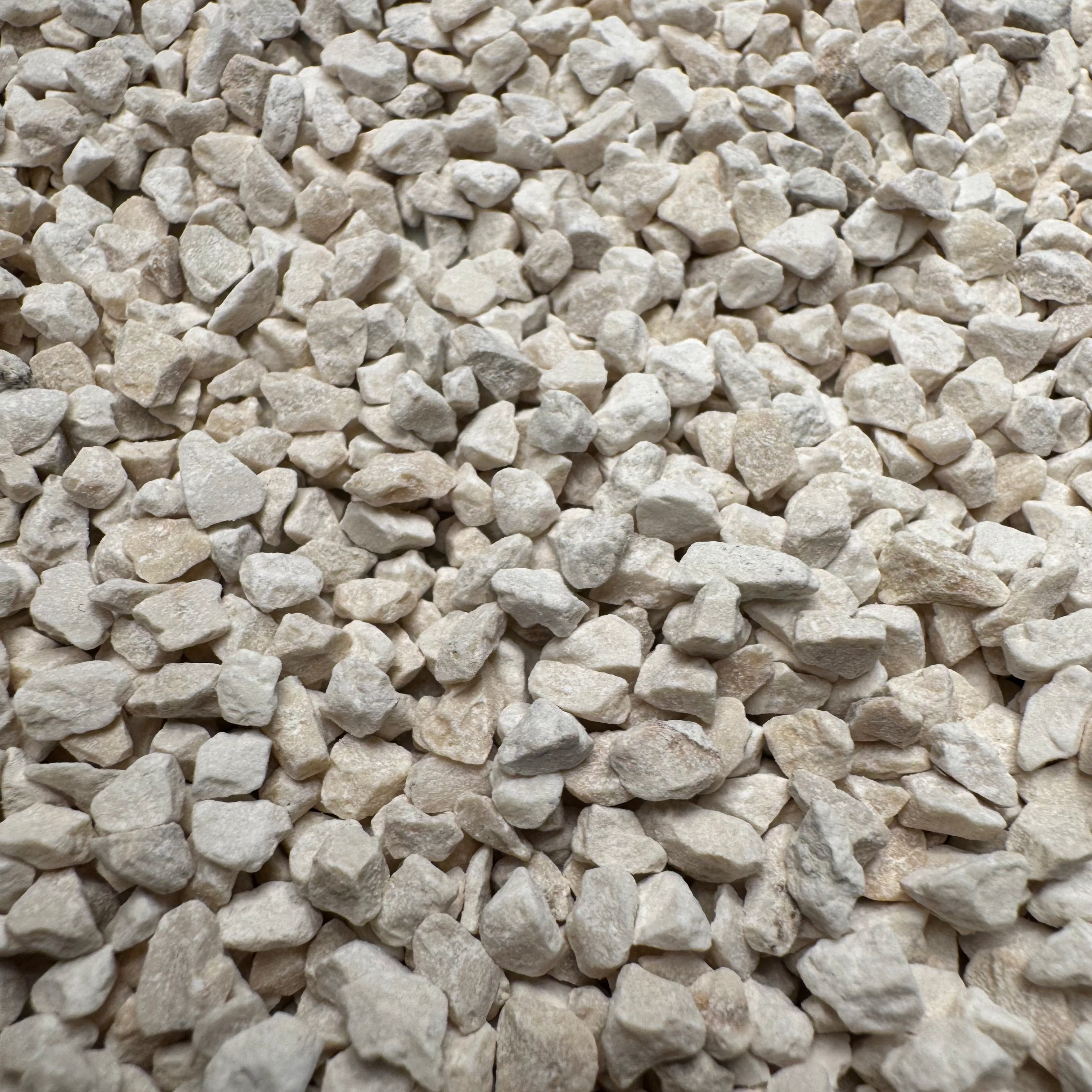 Ulmer Weiß Splitt – Premium Gesteinskörnung für Terrazzo & Sichtbeton