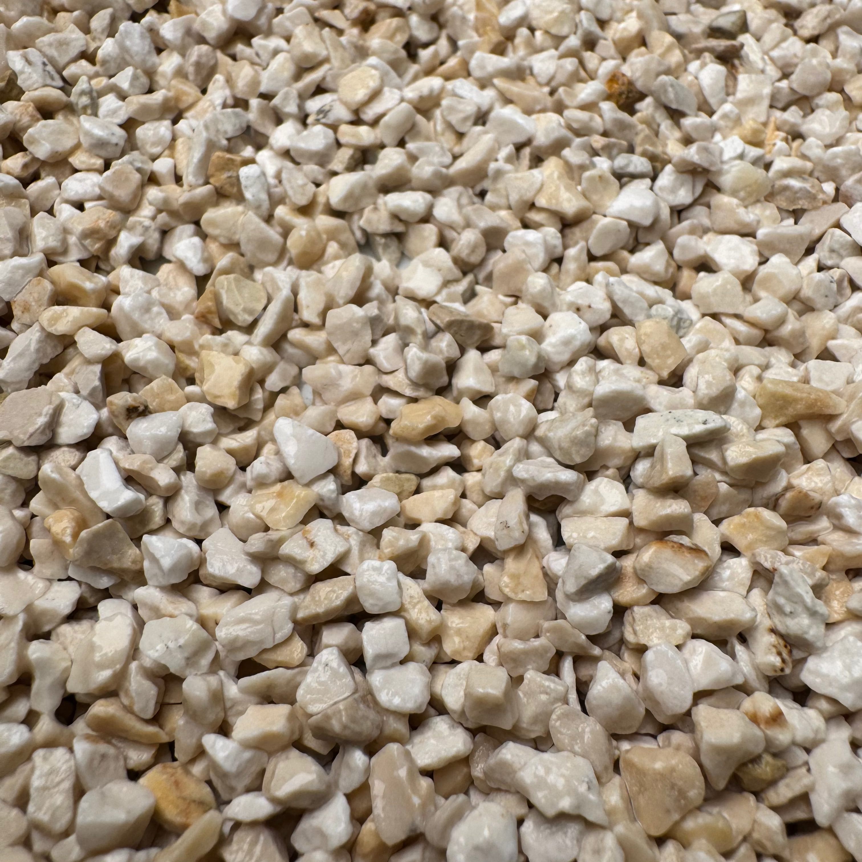 Ulmer Weiß Splitt – Premium Gesteinskörnung für Terrazzo & Sichtbeton