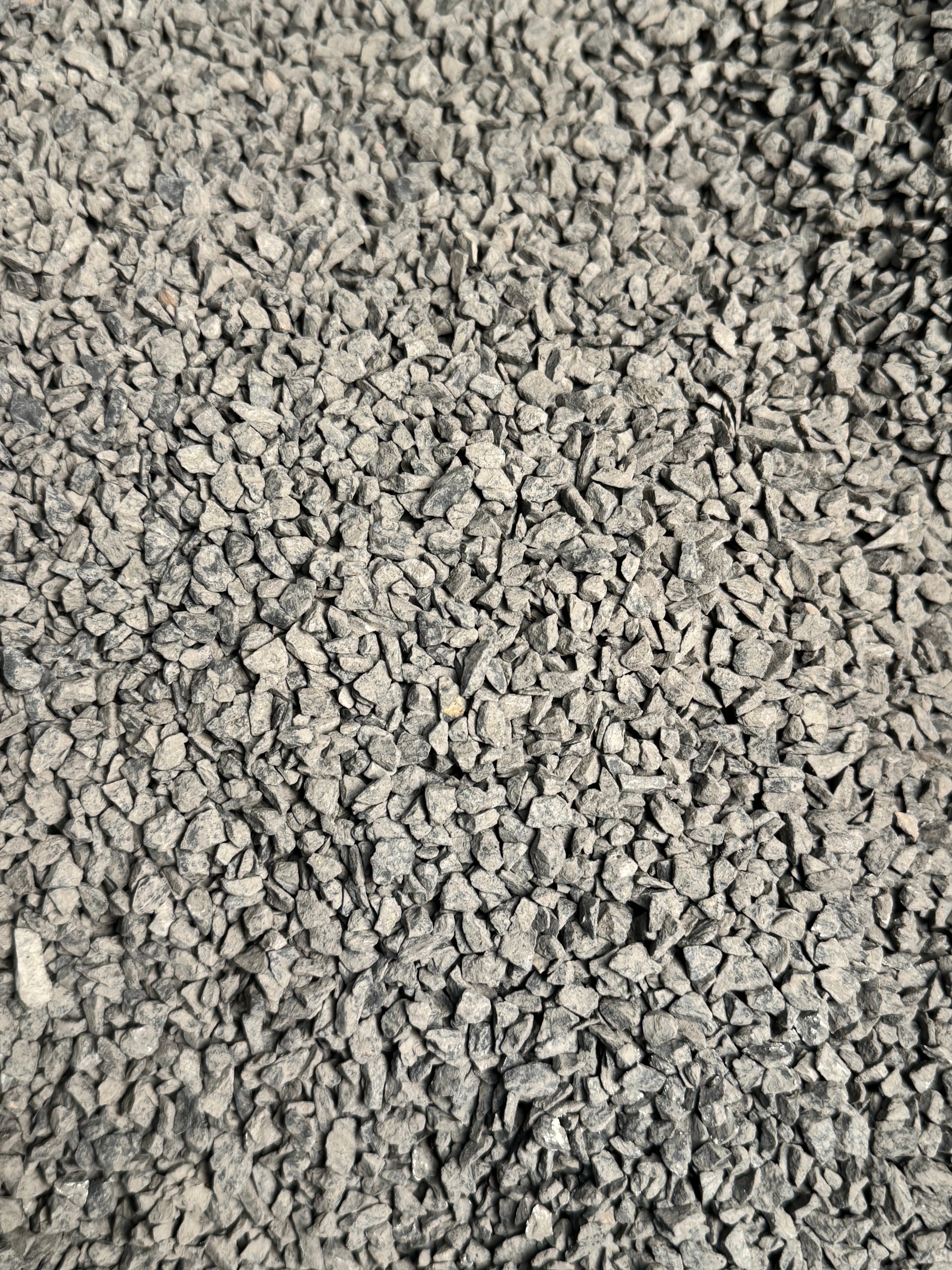 Nero Ebano Splitt – Premium Gesteinskörnung für Terrazzo & Sichtbeton