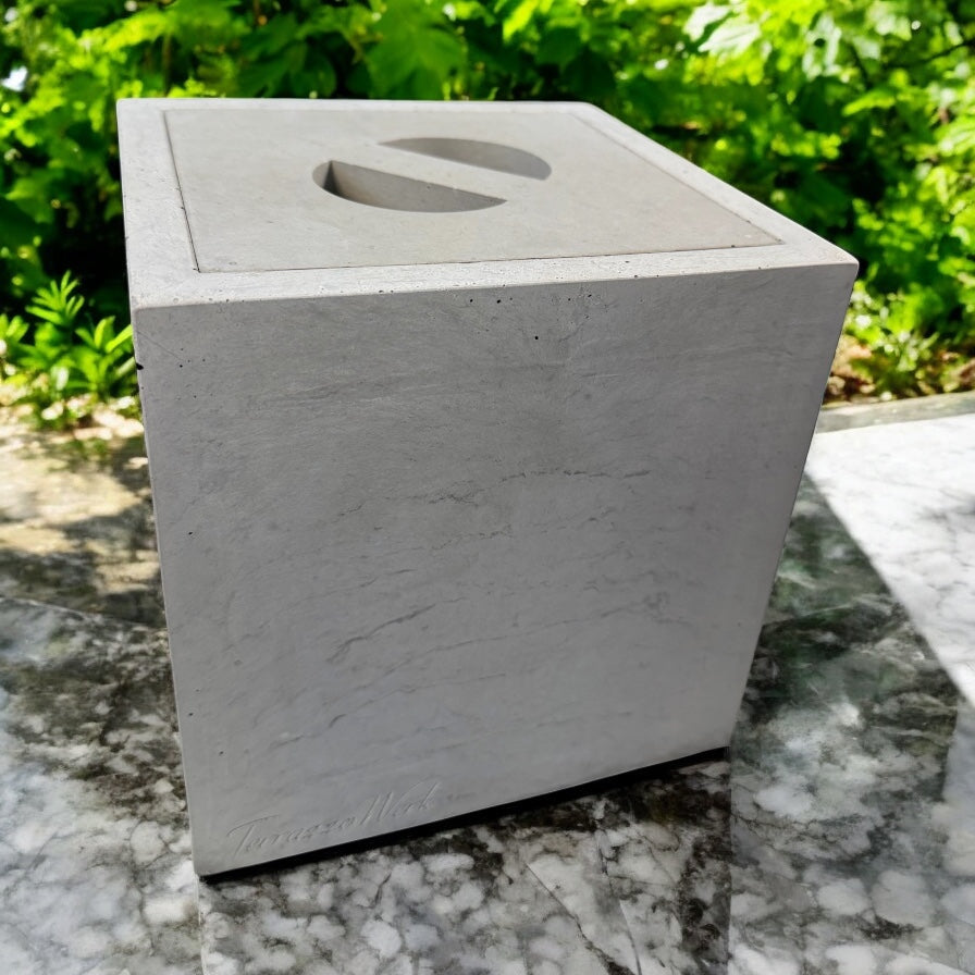 Sichtbeton-Würfel „FireCube“