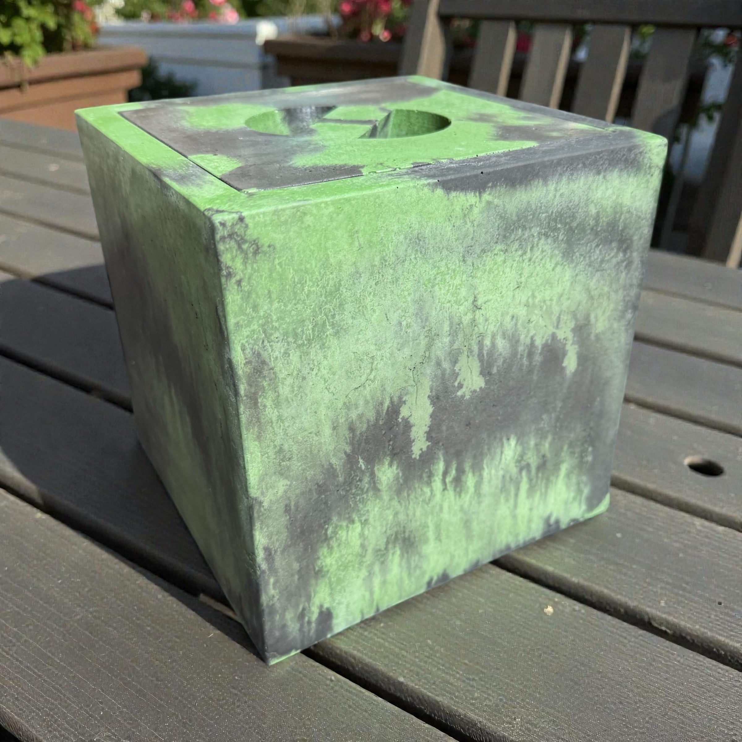 Sichtbeton-Würfel „FireCube“