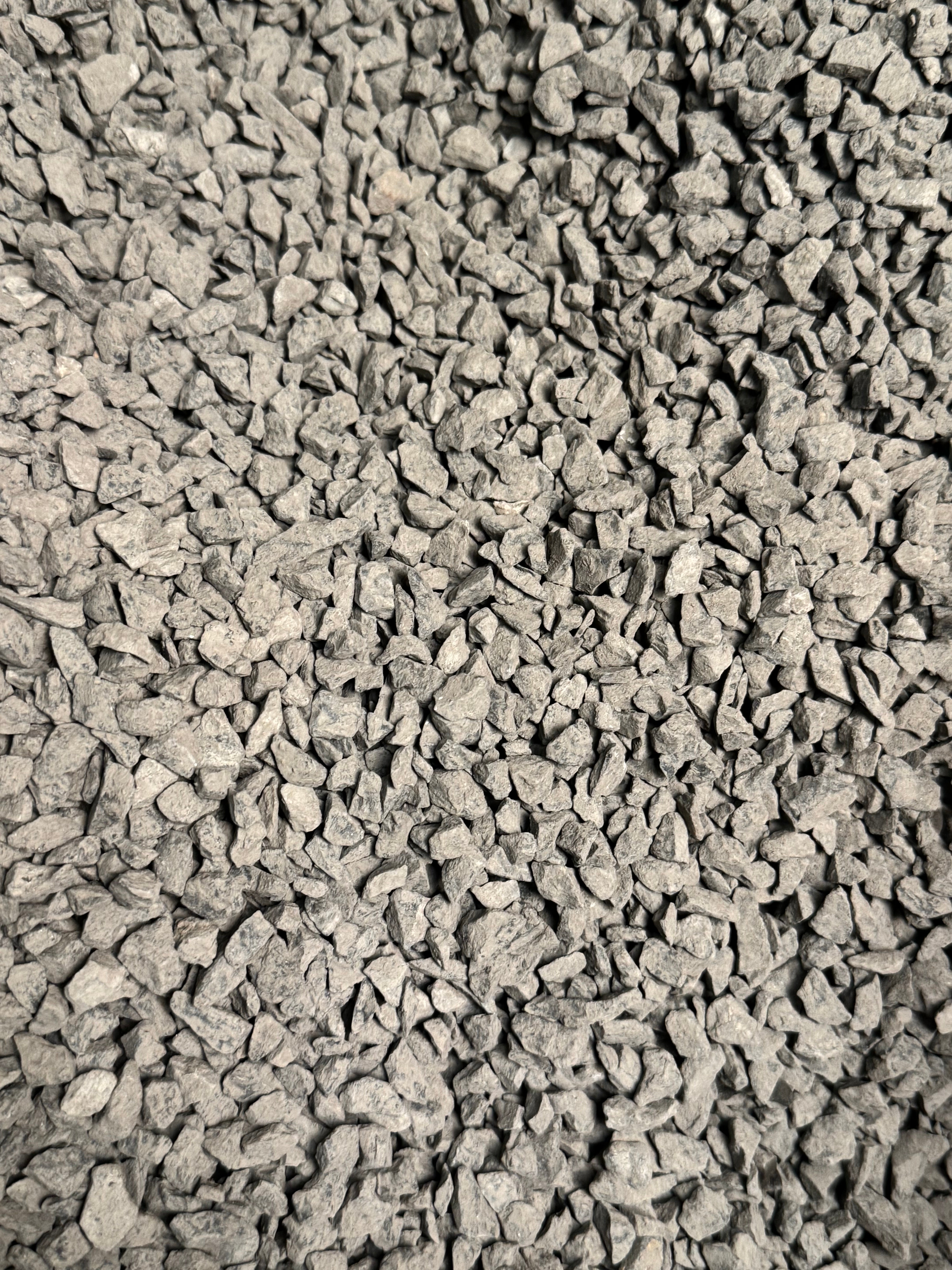 Nero Ebano Splitt – Premium Gesteinskörnung für Terrazzo & Sichtbeton